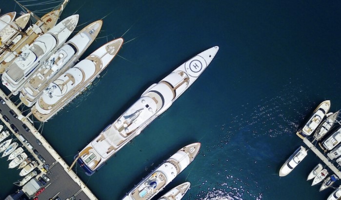 Митническите власти на Нидерландия поеха контрола върху 14 яхти на